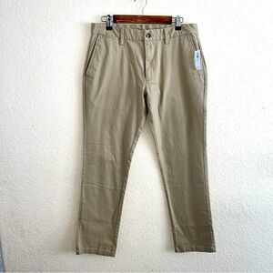 Old Navy 32x30 Ultímate Slim Built in flex khaki Pants NEW